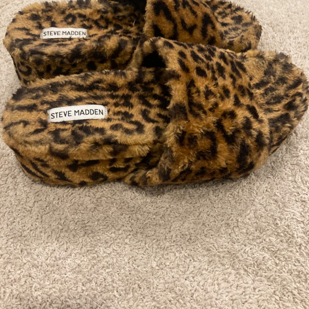 Steve Madden fan fuzz faux fur platform slipper - Picture 2 of 4